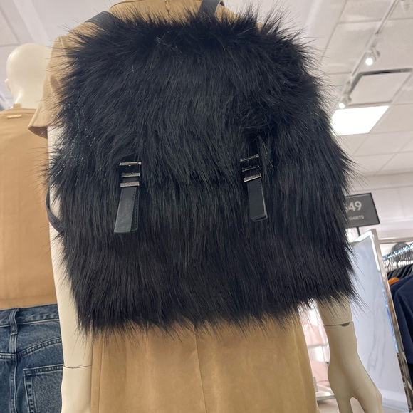 MICHAEL MICHAEL KORS Quinn Medium Flap Faux Fur Backpack
Black 
NWT - Picture 12 of 16